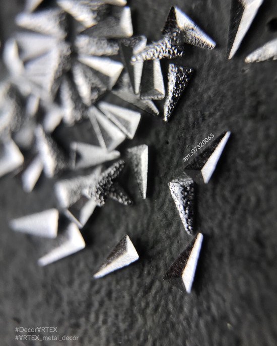 Металлический декор, треугольник матовый с граненой поверхностью серебро 3х1мм
