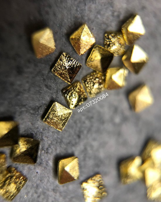Полусферы квадратные граненные шлифованные золото 2х2 мм