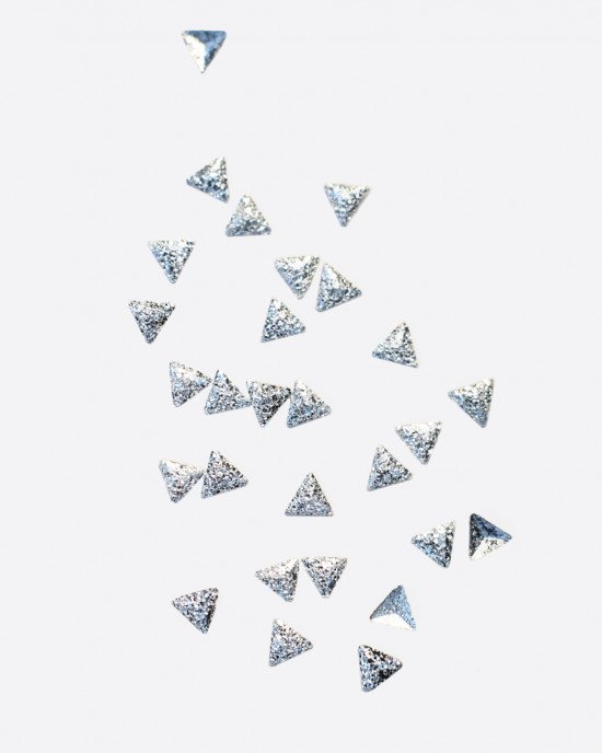 Полусферы треугольные граненные шлифованные серебро 2х2 мм