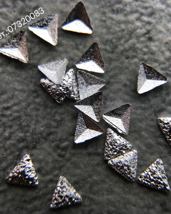 Полусферы треугольные граненные шлифованные серебро 2х2 мм